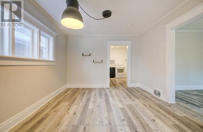 Photo du bâtiment - 15 Troy St