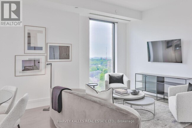 Building Photo - 215 Lonsdale Rd