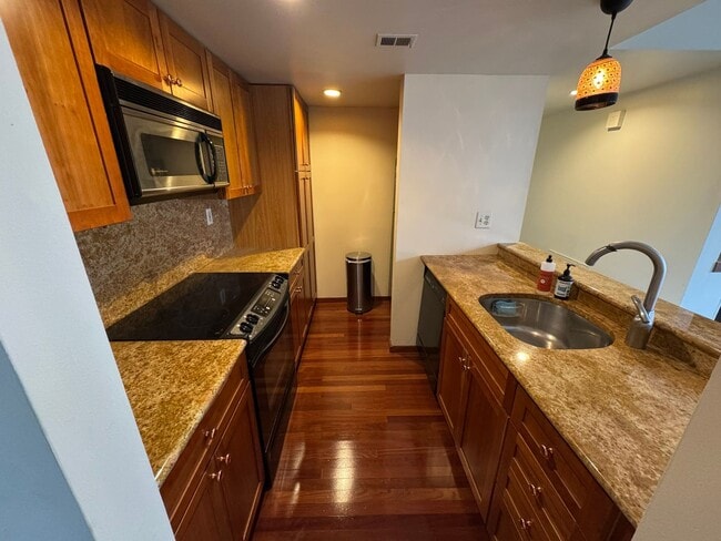 Foto del edificio - Beautiful 2-Bedroom Condo in Queen Village