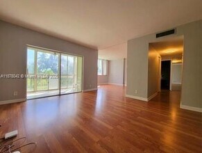 Building Photo - 4200 Hillcrest Dr