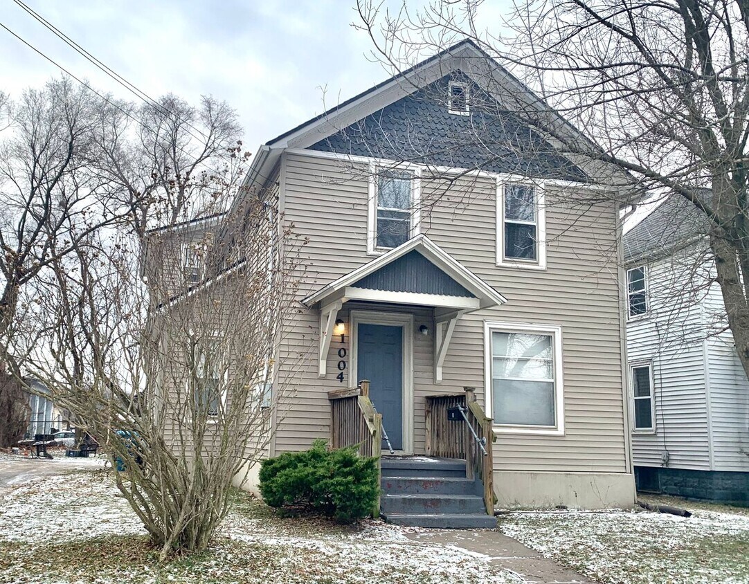 1004 E Crosstown Pkwy Unit 2, Kalamazoo, MI 49001 Room for Rent in