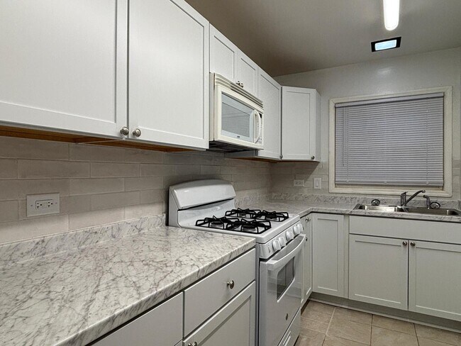 Foto del edificio - 128 S Hale Ave