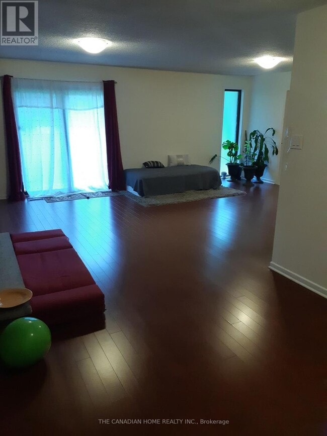 Building Photo - 76 Westona St