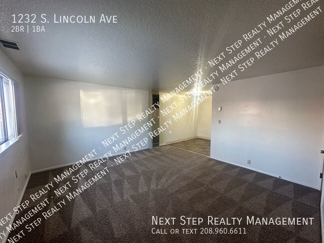 Building Photo - 2 Bed 1 Bath Apt 1 Block from BSU
