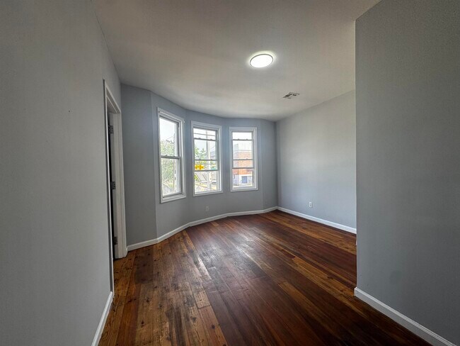 Building Photo - 565 Ocean Ave