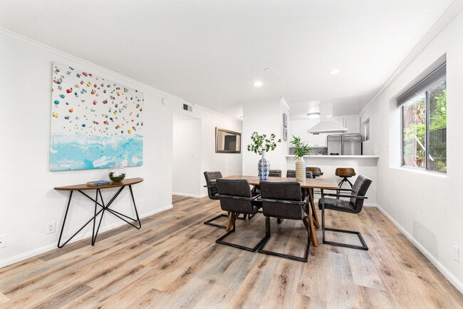 Dining area & Kitchen - 1143 Lincoln Blvd