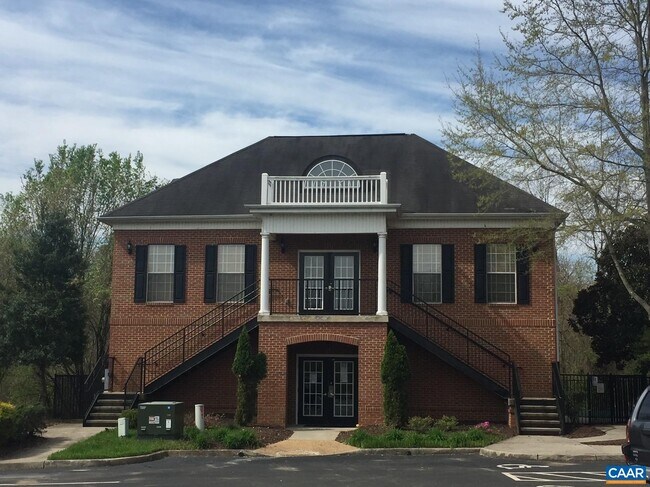 Foto del edificio - 320 Riverbend Dr