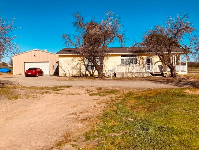Building Photo - 215 Dahlstrom Rd