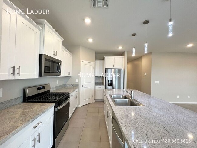 Building Photo - 41645 W Driftwood Ln