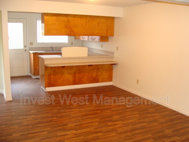 Building Photo - 1120 NE Minnehaha St