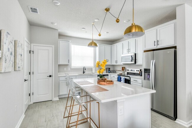 Building Photo - Charming 2BR Townhome in Jacksonville