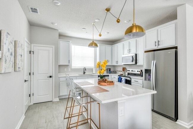 Foto del edificio - Charming 2BR Townhome in Jacksonville