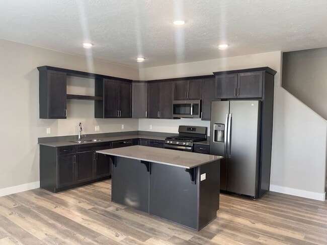 Building Photo - Brand New Townhome!