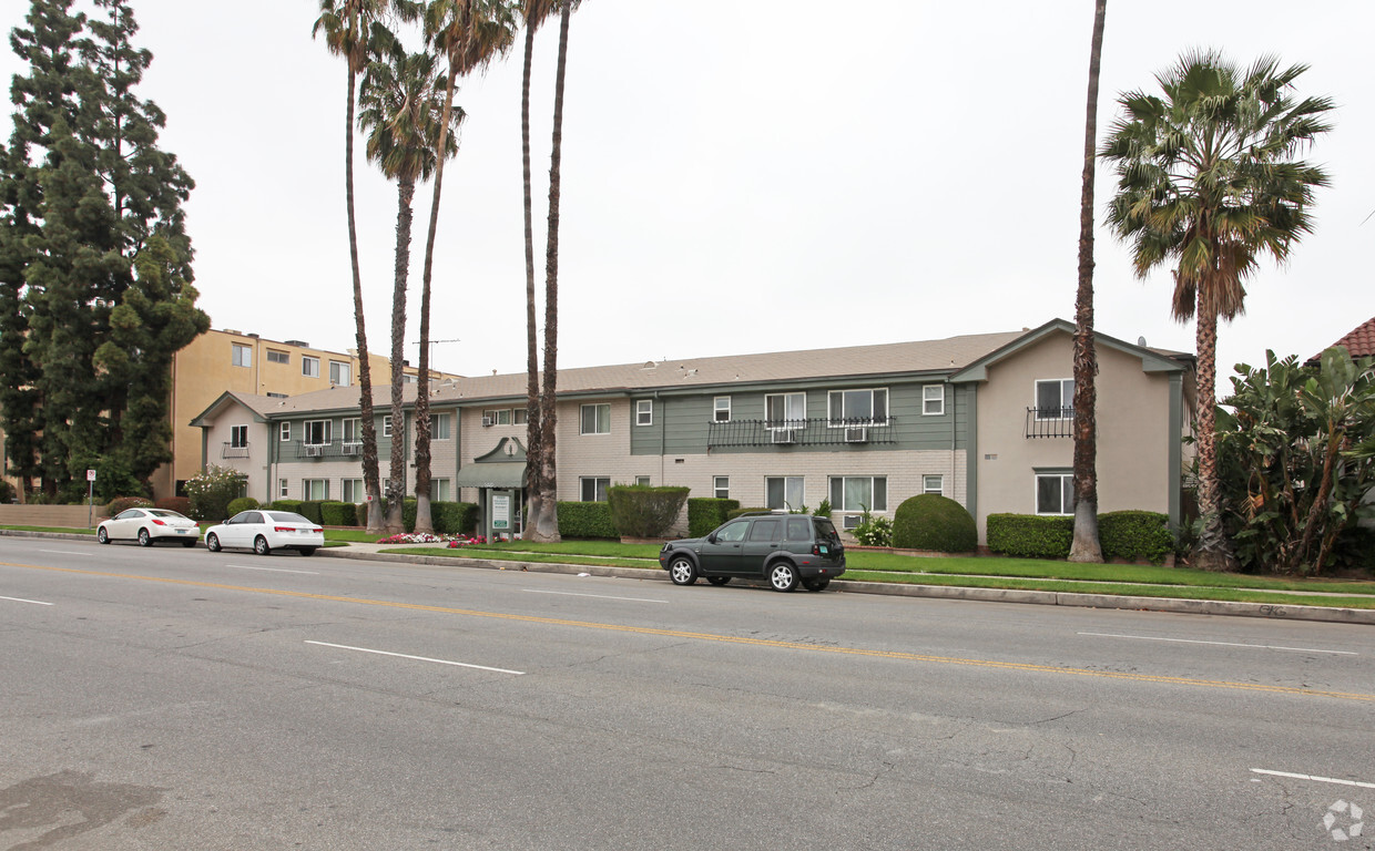 Foto principal - 5020 Hazeltine Ave