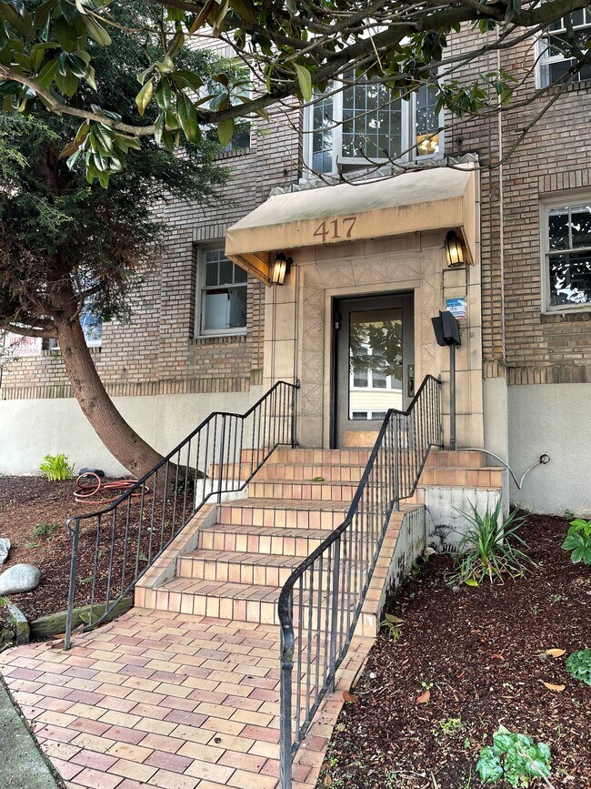Building Photo - 417 E Union St