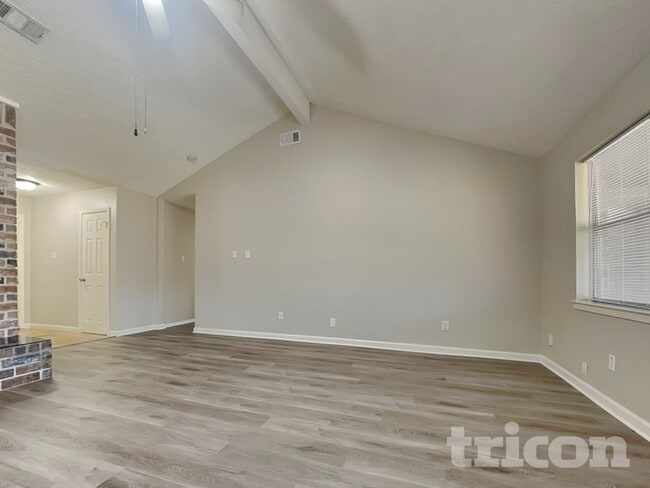 Building Photo - 2047 Lexington Woods Dr