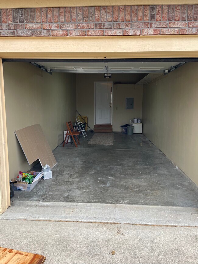 Foto del edificio - 630 Eugene Ct