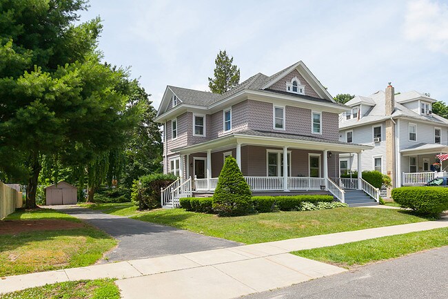 Building Photo - 204 Villanova Rd