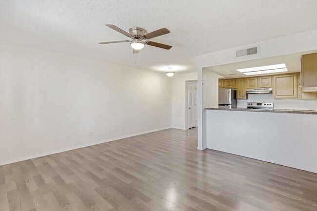 Building Photo - ADORABLE 1 bed/1bath CONDO**Section 8 Acce...