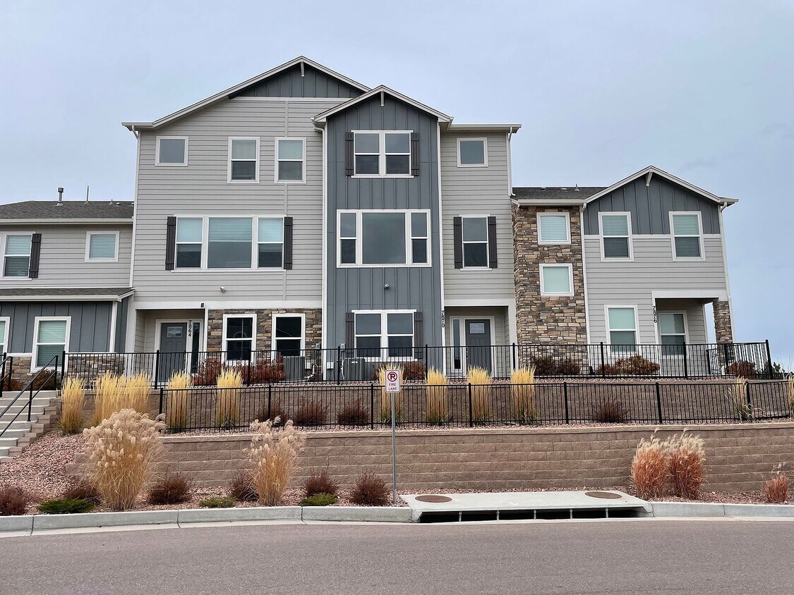 Primary Photo - 7870 Bone Crk Pt