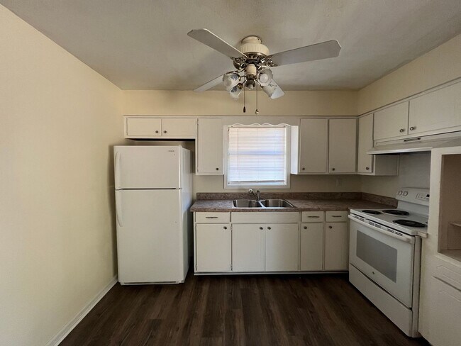 Building Photo - New On the Market!
