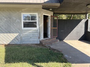 Building Photo - 13950 E Nutmeg Rd
