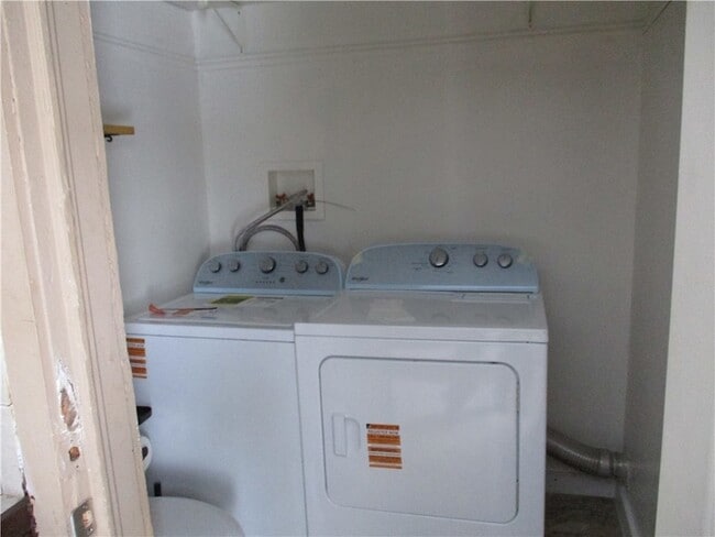 Building Photo - 15 Rowley Ave