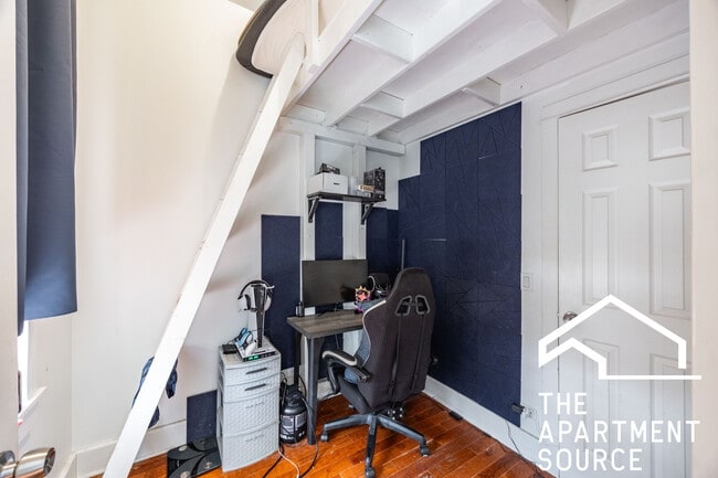 Building Photo - 1822 S Throop St