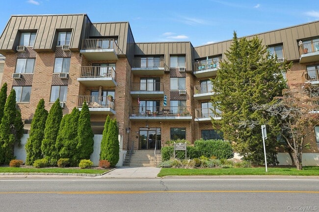 Building Photo - 560 Halstead Ave