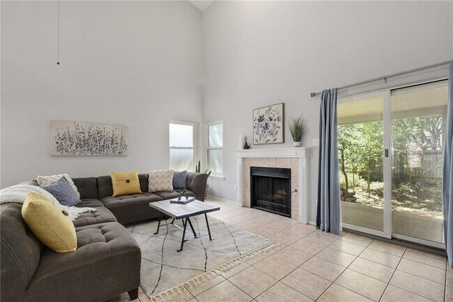Building Photo - 4009 Alexandria Dr