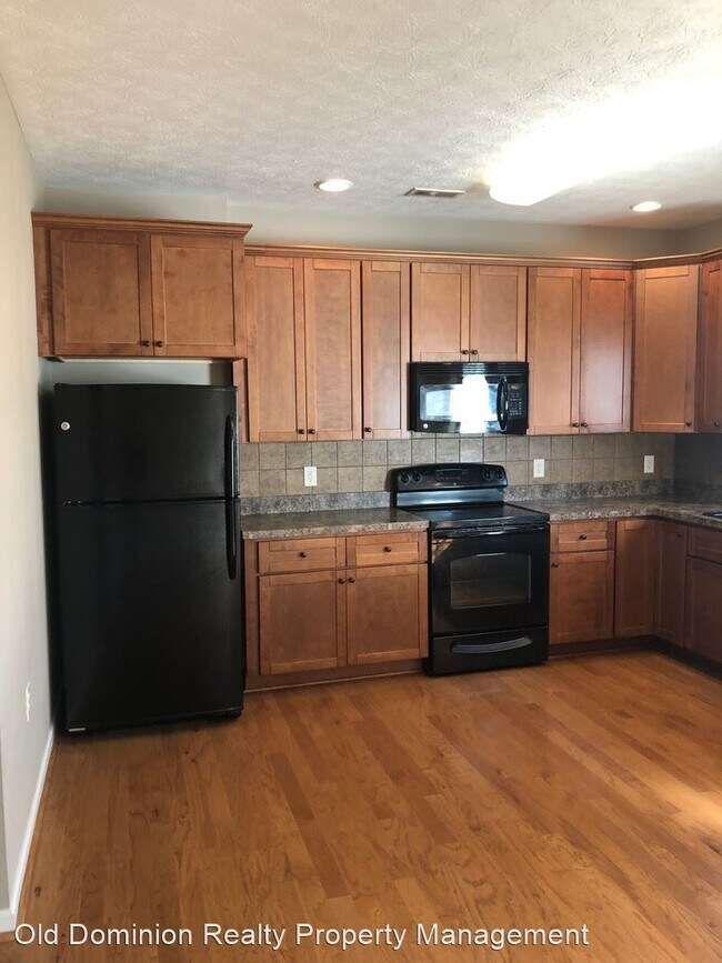 Building Photo - 3 br, 2.5 bath House - 1038 Wellington Drive