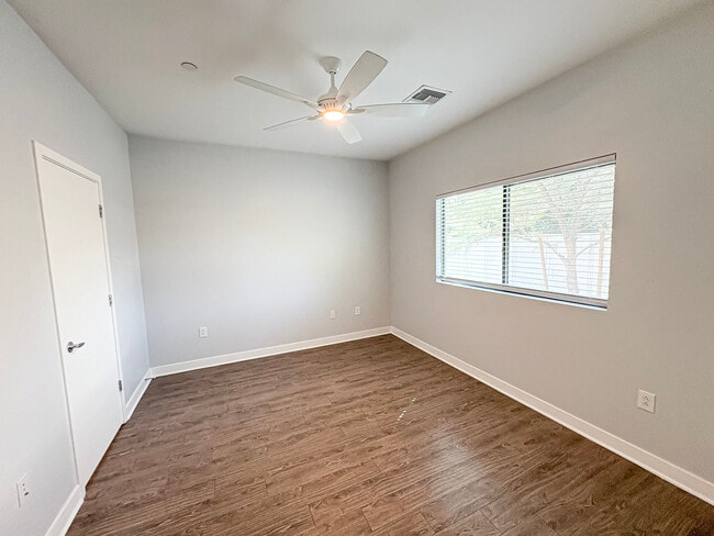 Photo - 1645 E Cheery Lynn Rd Apartment