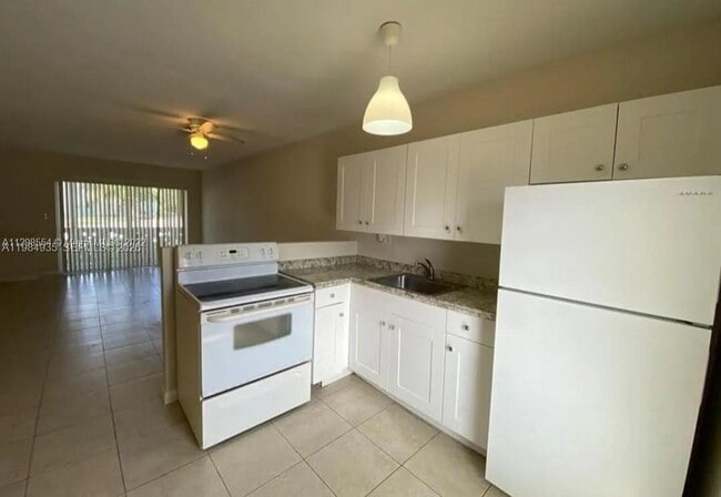 Foto del edificio - 1600 NE 114th St