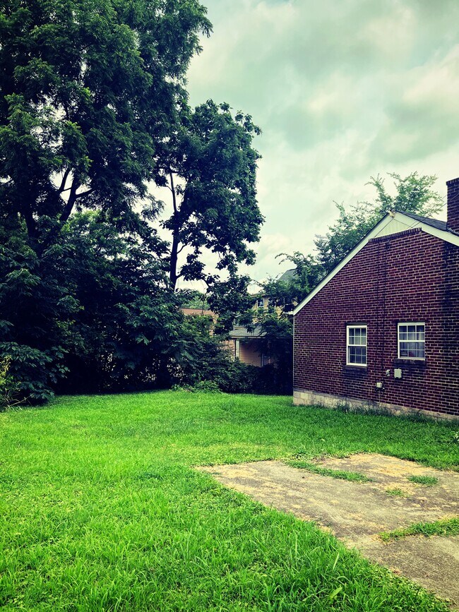 Building Photo - 327 Cansler Ave