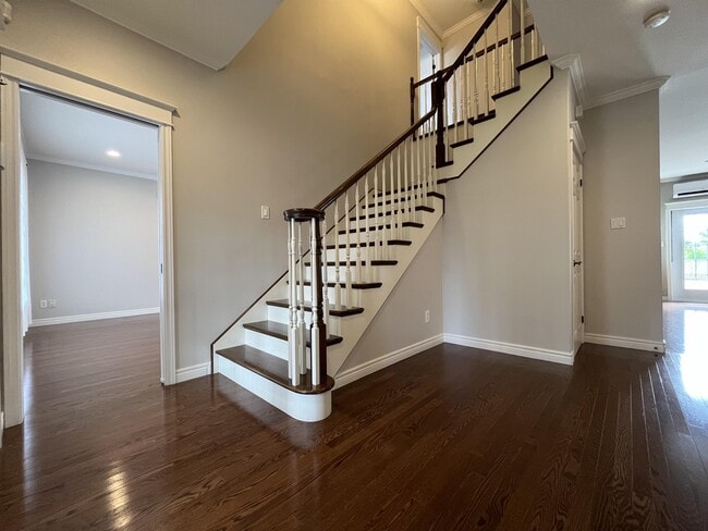 Building Photo - 6 Blue Puttee Drive