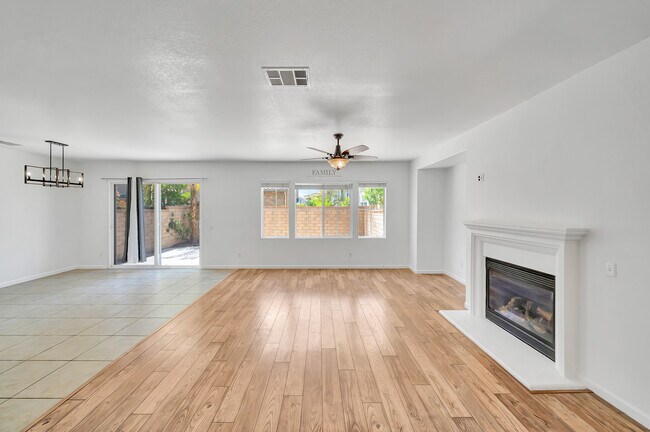 Building Photo - 23904 Calle del Sol Dr