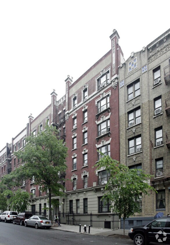 Building Photo - 515 W 187th St