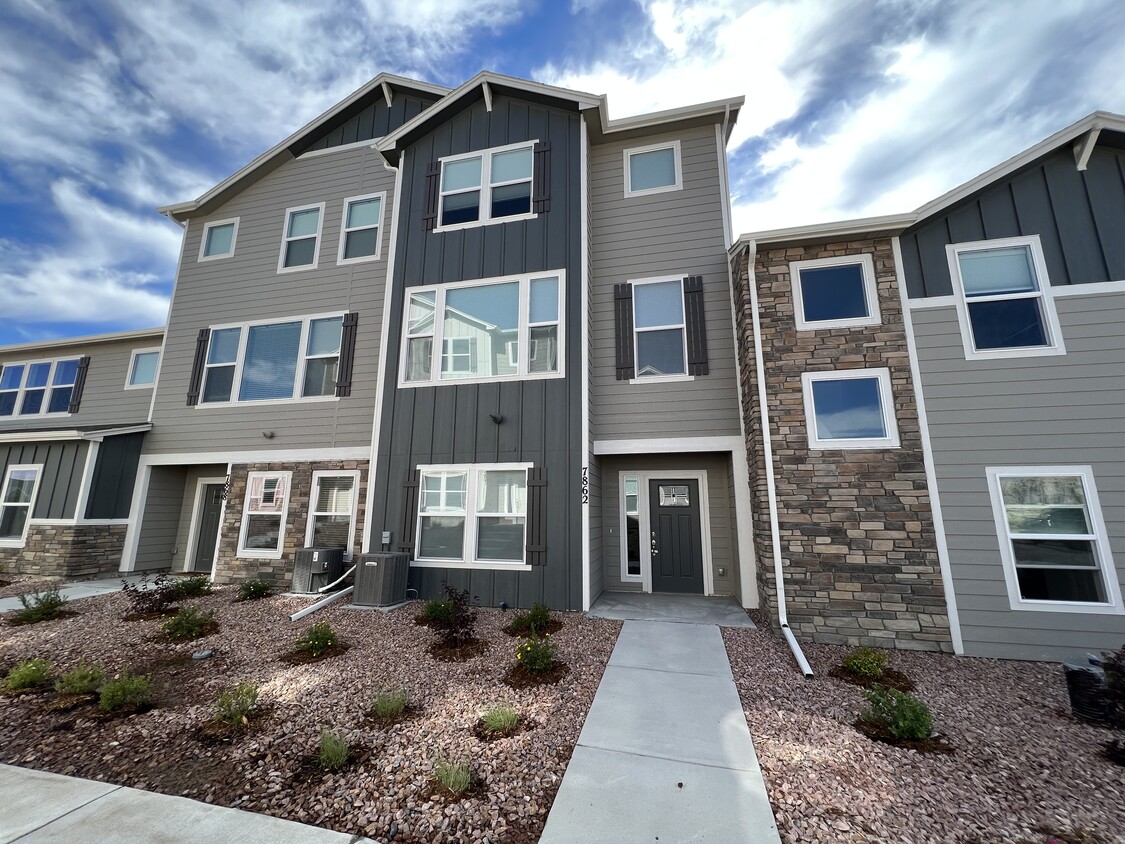 Foto principal - 7862 Kirwin Hts