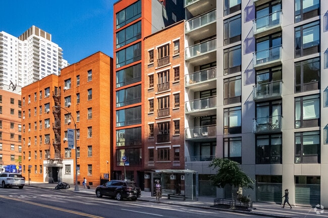 Building Photo - 1400 York Ave