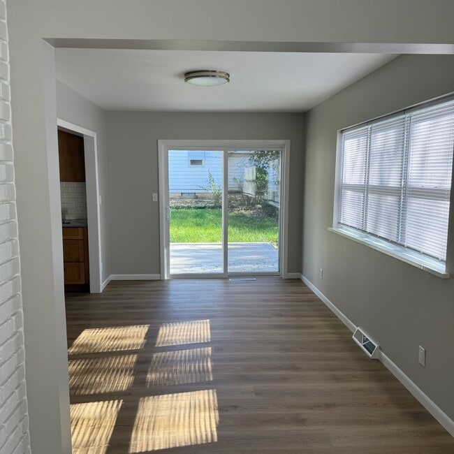 Building Photo - Beautiful remodeled 3 bedroom 3 bathroom home