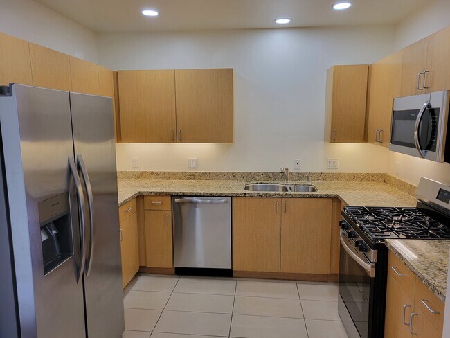 Building Photo - 917 S New Hampshire Ave
