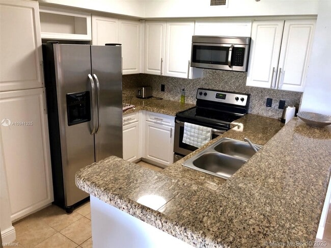 Building Photo - 2 br, 2 bath Condo - 19777 E Country Club Dr