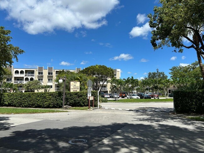 Foto del edificio - 7850 Camino Real