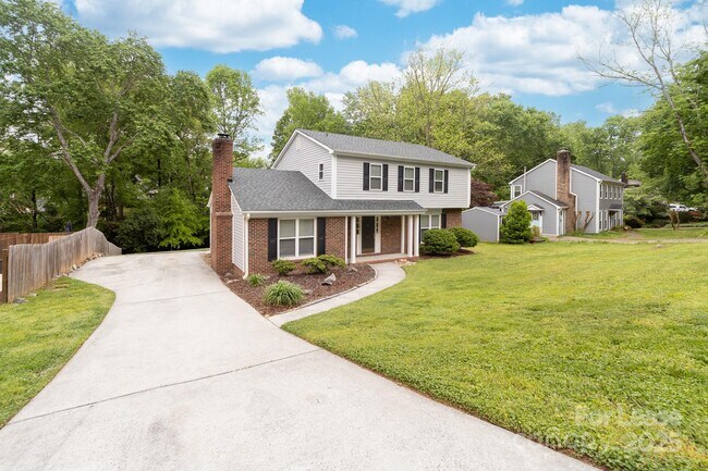 Foto del edificio - 616 Silversmith Ln