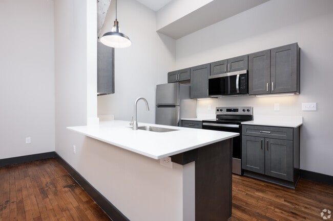 1BR, 1BA - 521SF - Kitchen - The Railwalk Apartments