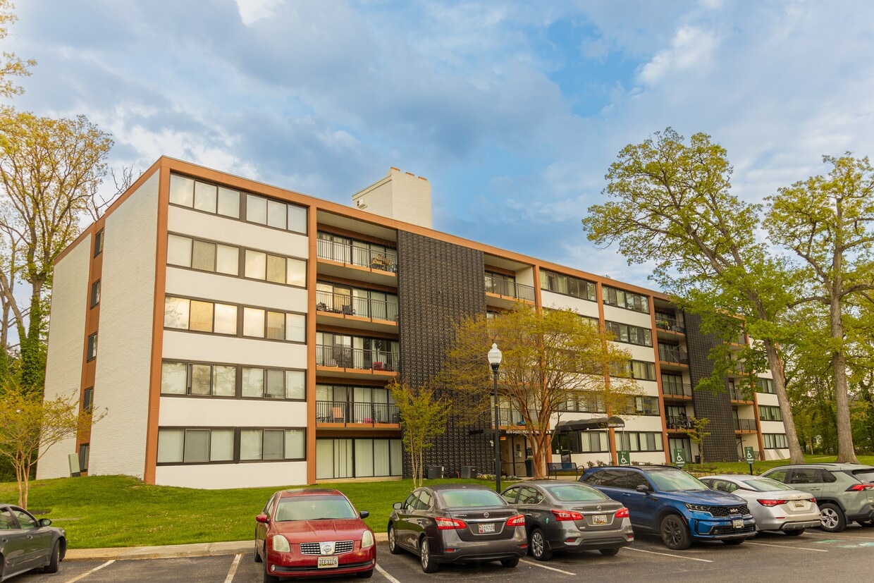 Flora Park Rentals in Baltimore at 6310 Greenspring Ave Baltimore, MD