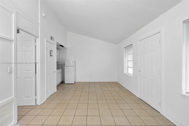 Foto del edificio - 840 SW 7th St