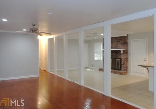 Building Photo - 4477 Glenhaven Dr