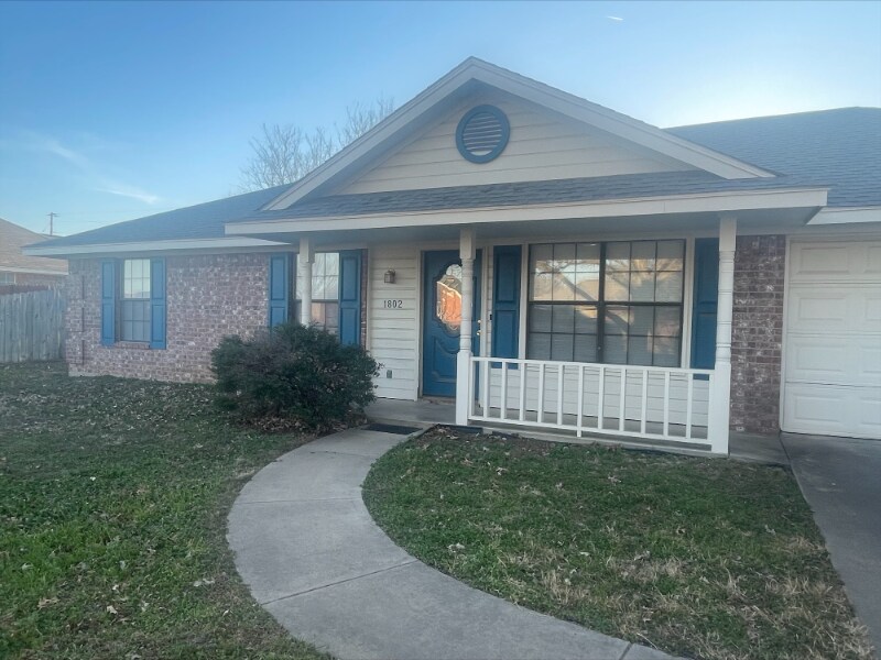 1802 Sprucewood Ave, Stephenville, TX 76401 House Rental in