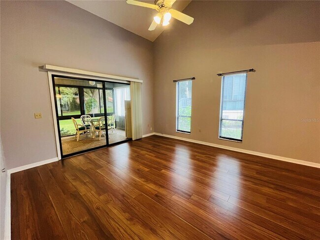 Foto del edificio - 359 Sweetbriar Ln